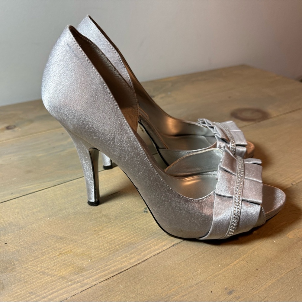 Nina open toed pumps